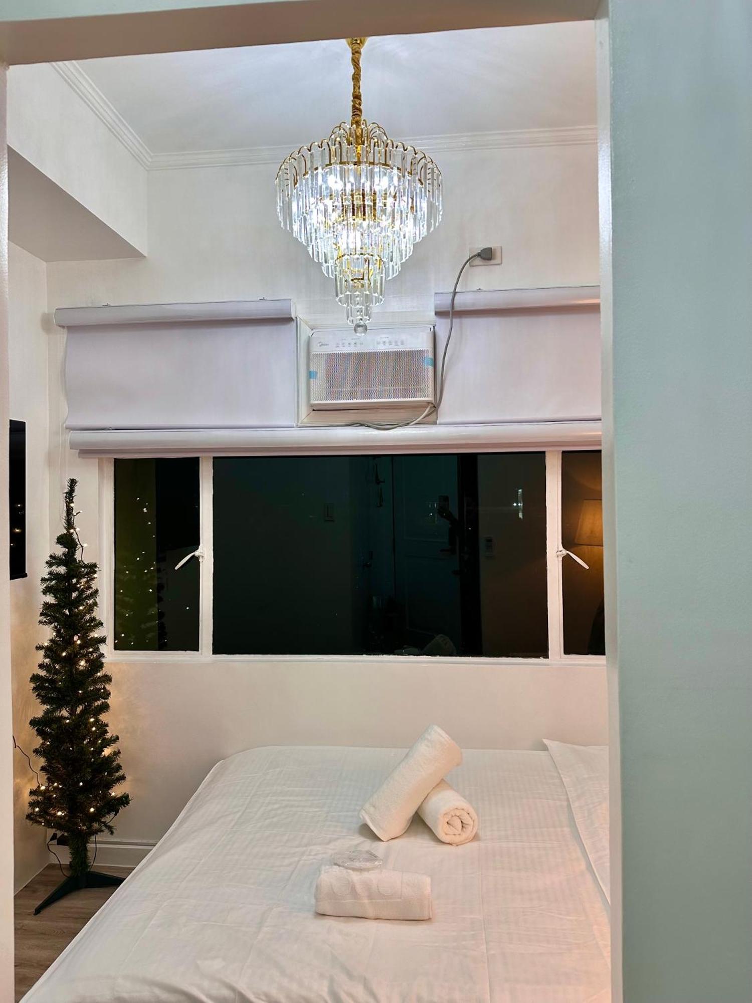 Studio Two Condominium, Alabang - Gold Fiber Wi-Fi -Netflix Ready Muntinlupa City Buitenkant foto