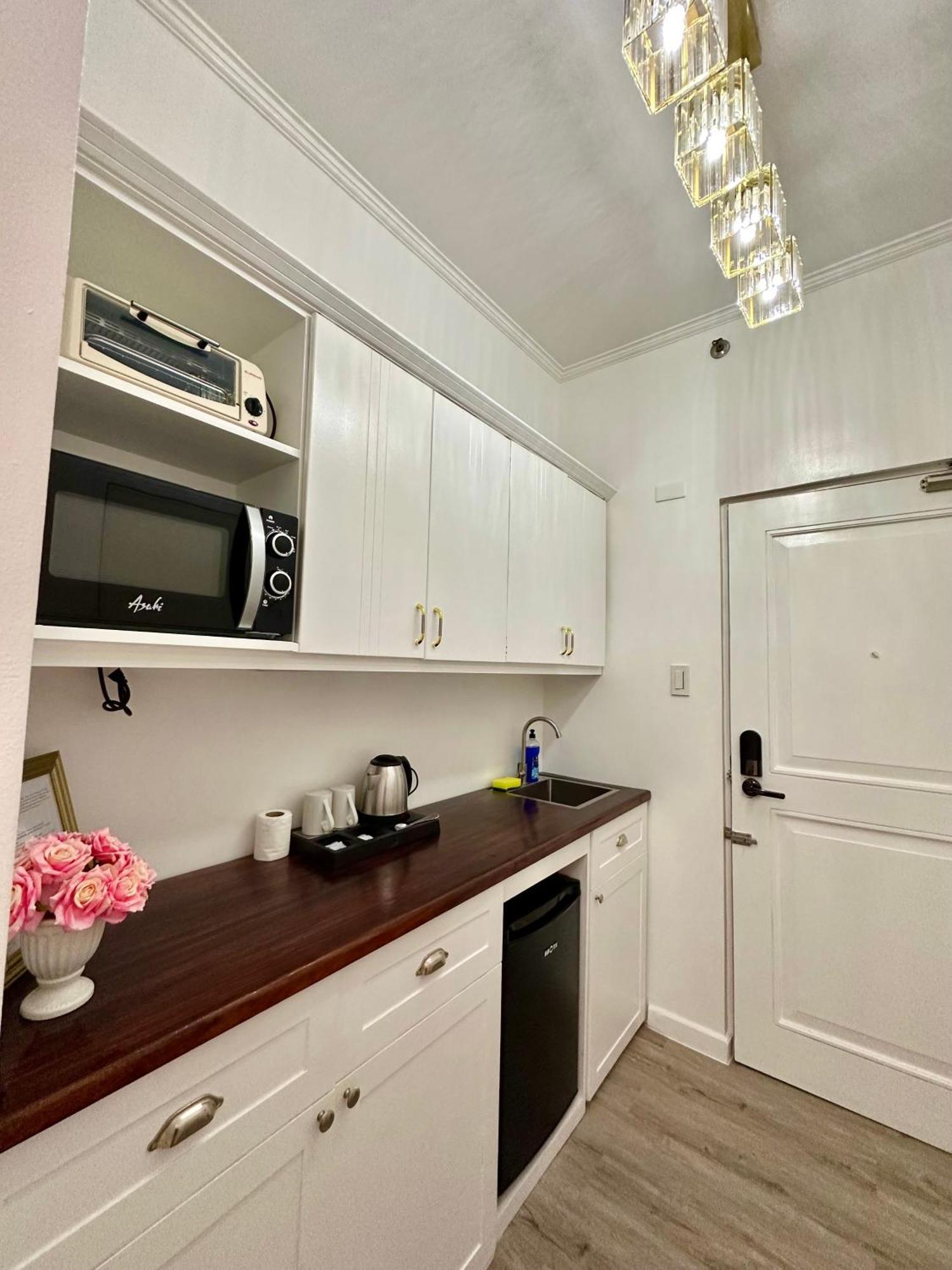 Studio Two Condominium, Alabang - Gold Fiber Wi-Fi -Netflix Ready Muntinlupa City Buitenkant foto